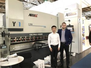 ਪੋਲੈਂਡ ਦੇ ਗਾਹਕ ਸਾਡੇ ਪ੍ਰਦਰਸ਼ਣ ਪ੍ਰਦਰਸ਼ਿਤ ਕਰਦੇ ਹਨ