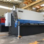 ਹਾਈਡ੍ਰੌਲਿਕ ਸ਼ੀਅਰਿੰਗ ਮਸ਼ੀਨ 12mm ਸਟੀਲ ਪਲੇਟ ਕੱਟਣ ਵਾਲੀ ਮਸ਼ੀਨ 2500mm